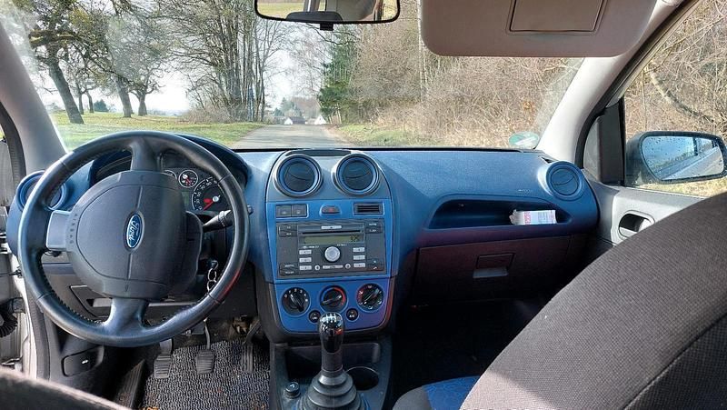 Gebraucht Ford Fiesta 70 PS (51 kW) 2007 Silber Kleinwagen