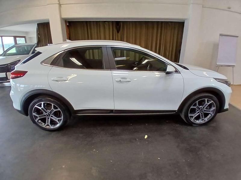 Second-hand Kia XCeed Spirit 105 CP (77 kW) 2022 Alb SUV