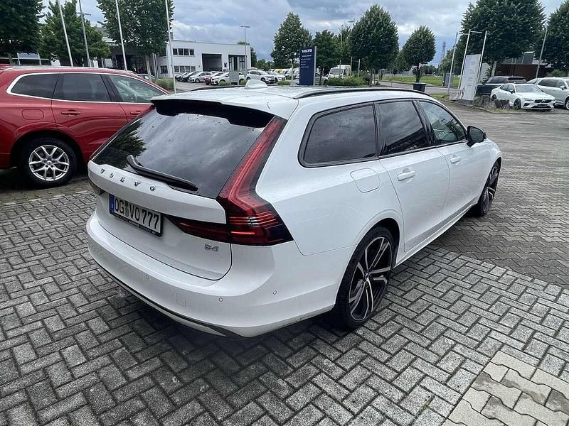 Gebraucht Volvo V90 Ultimate 197 PS (144 kW) 2024 Crystal white Kombi