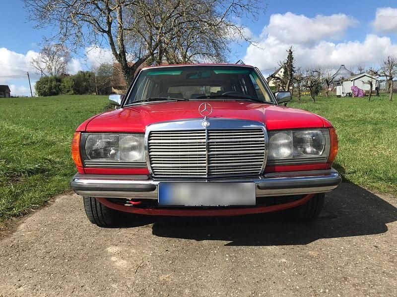 Gebraucht Mercedes E280 185 PS (136 kW) 1979 Rot Kombi