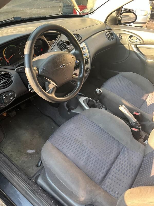 Second-hand Ford Focus 115 CP (84 kW) 1998 Negru Berlinǎ