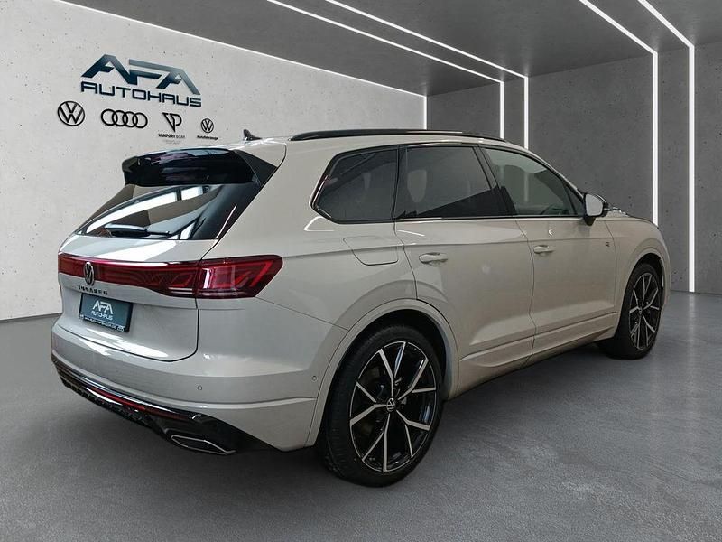 Neu VW Touareg R-line 286 PS (210 kW) 2025 Beige SUV