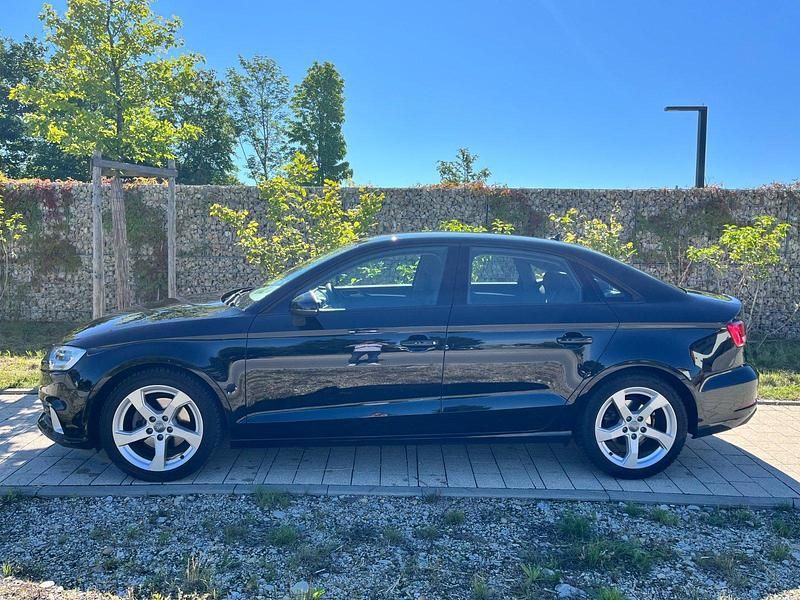 Schwarz Gebraucht 2020 Audi A3 Limousine | 19.333 € (Superpreis) - Bild 1/4