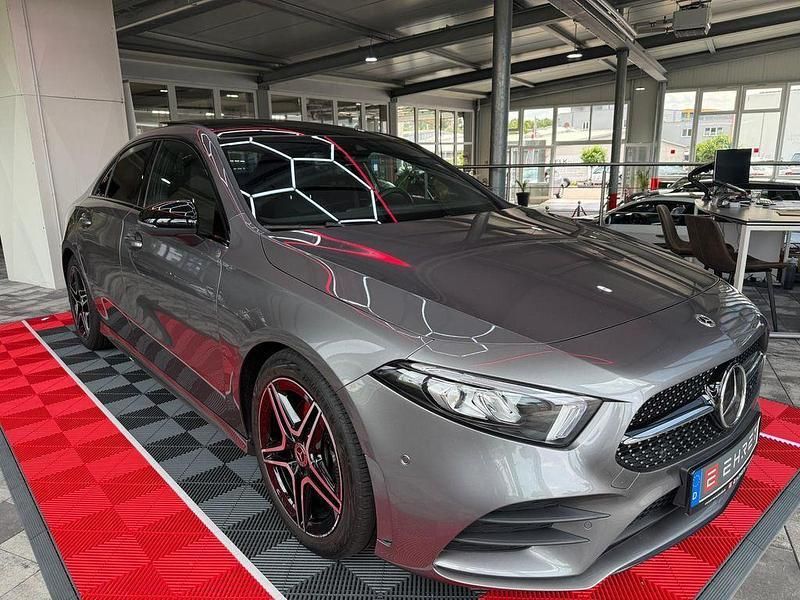 Grau Gebraucht 2022 Mercedes A220 AMG line Limousine | 32.480 € (Teuer) - Bild 1/4