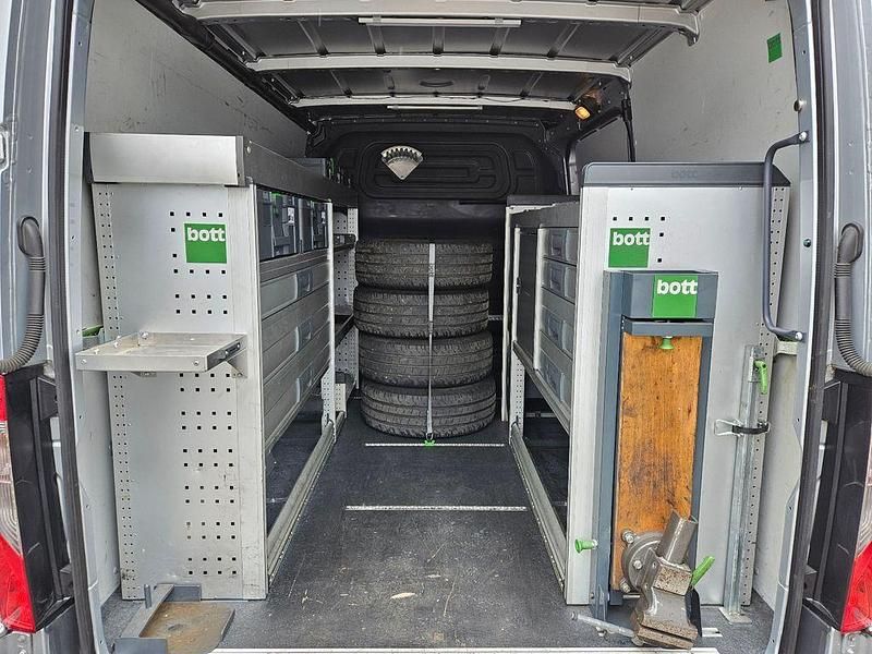 Gebraucht Mercedes Sprinter 114 PS (83 kW) 2020 Silber Van