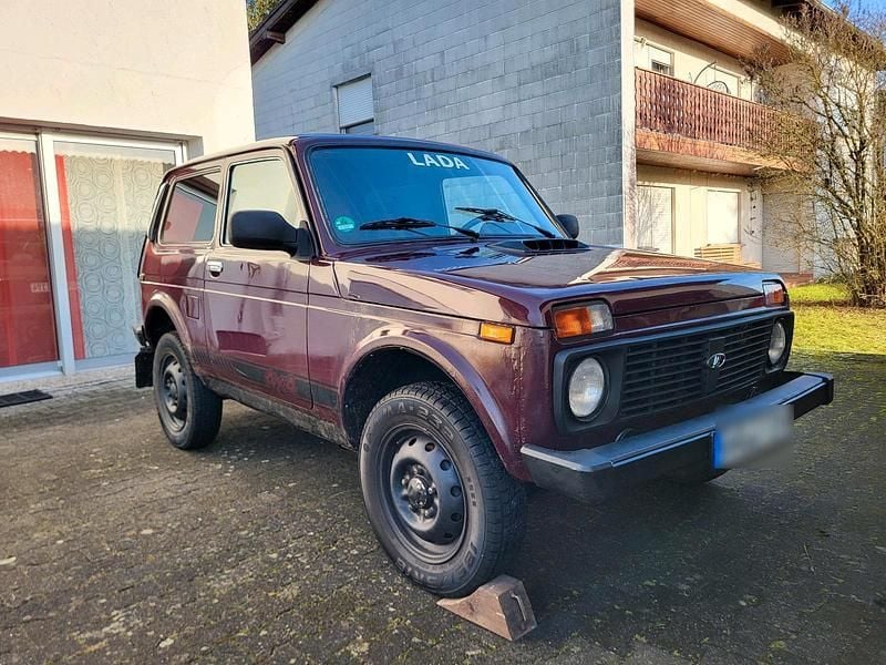 Gebraucht Lada niva 83 PS (61 kW) 2012 SUV