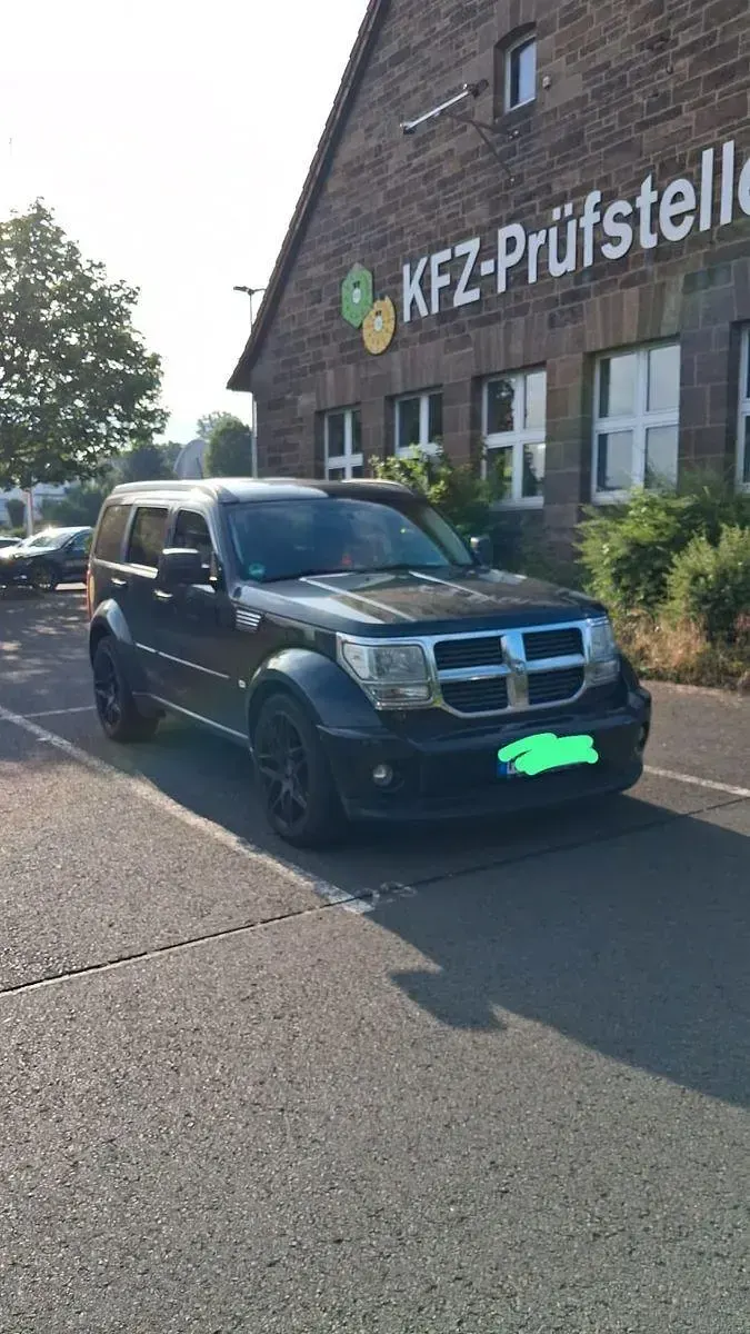 Gebraucht Dodge Nitro 177 PS (130 kW) 2008 Schwarz SUV