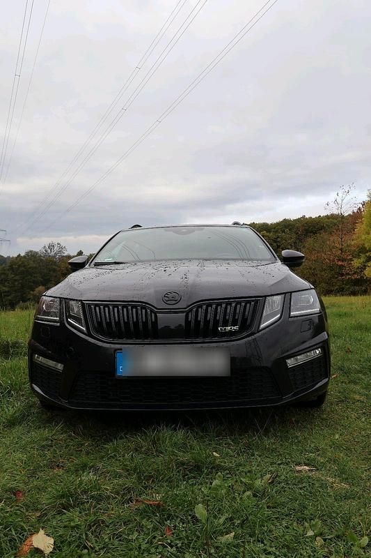 Schwarz Gebraucht 2020 Skoda Octavia RS Kombi | 19.500 € (Fairer Preis) - Bild 1/4
