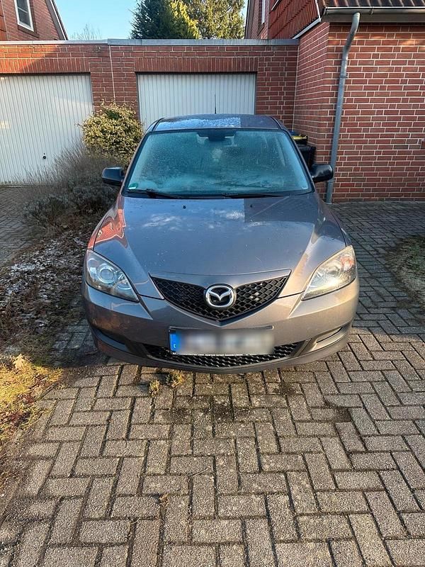 Grau Gebraucht 2007 Mazda 3 Limousine | 3.200 € (Fairer Preis) - Bild 1/4