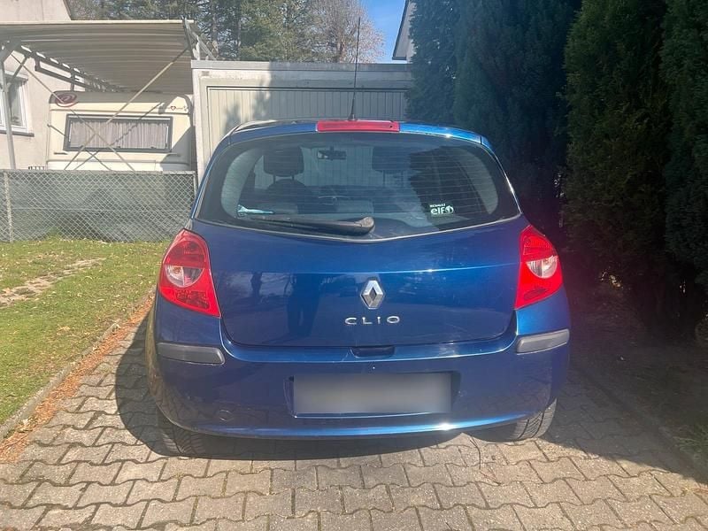 Gebraucht Renault Clio II Dynamique 101 PS (74 kW) 2007 Blau Kleinwagen