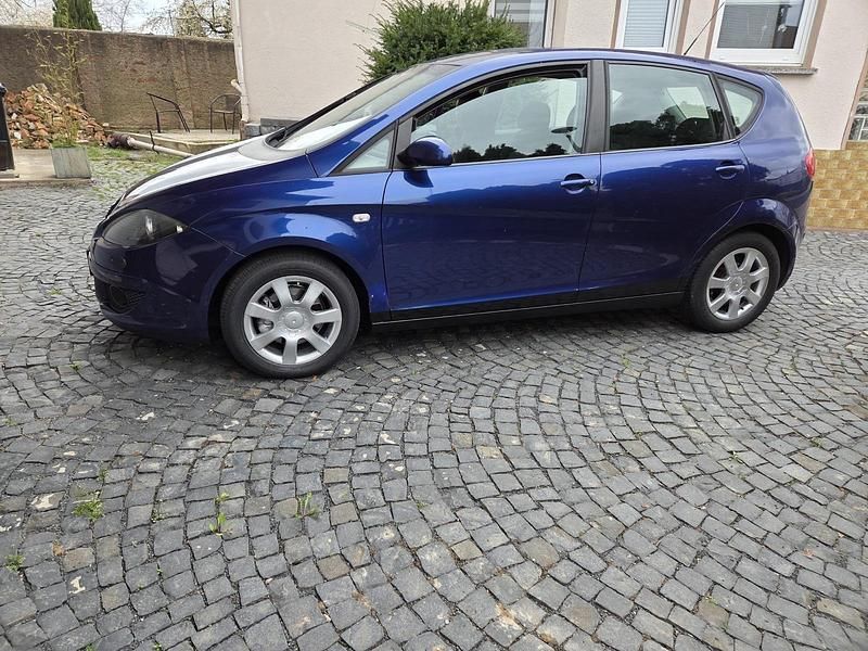Second-hand Seat Altea 2004 Albastru Monovolum