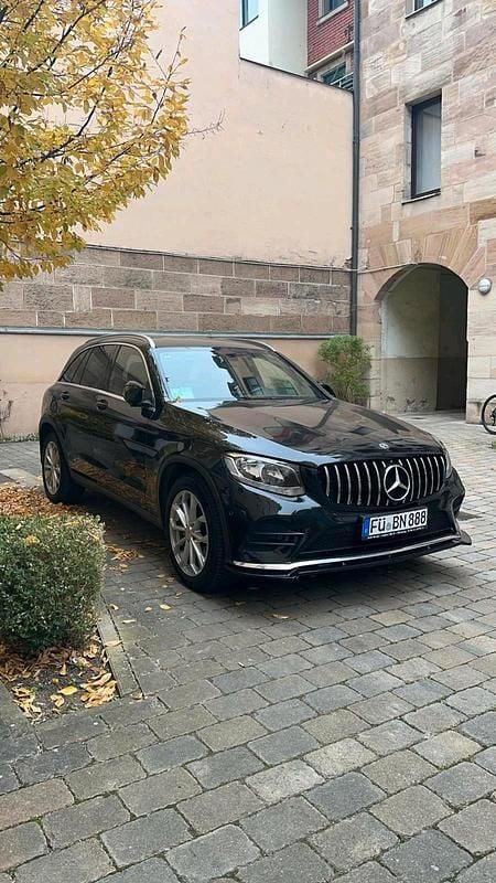 Schwarz Gebraucht 2017 Mercedes GLC250 SUV | 21.500 € (Guter Preis) - Bild 1/4