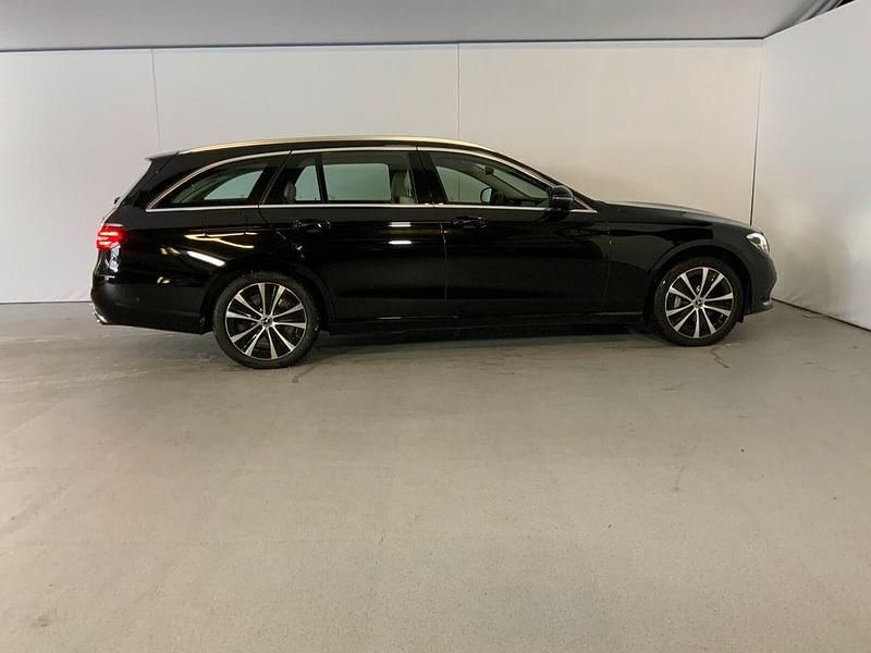 Gebraucht Mercedes E300 Avantgarde 306 PS (225 kW) 2021 Unilack schwarz uni Kombi