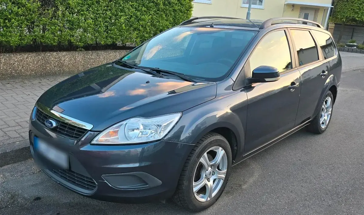 Gebraucht Ford Focus 109 PS (80 kW) 2010 Grau Kombi