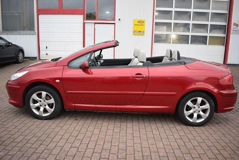 Gebraucht Peugeot 307 CC Tendance 140 PS (102 kW) 2006 Rot Cabrio