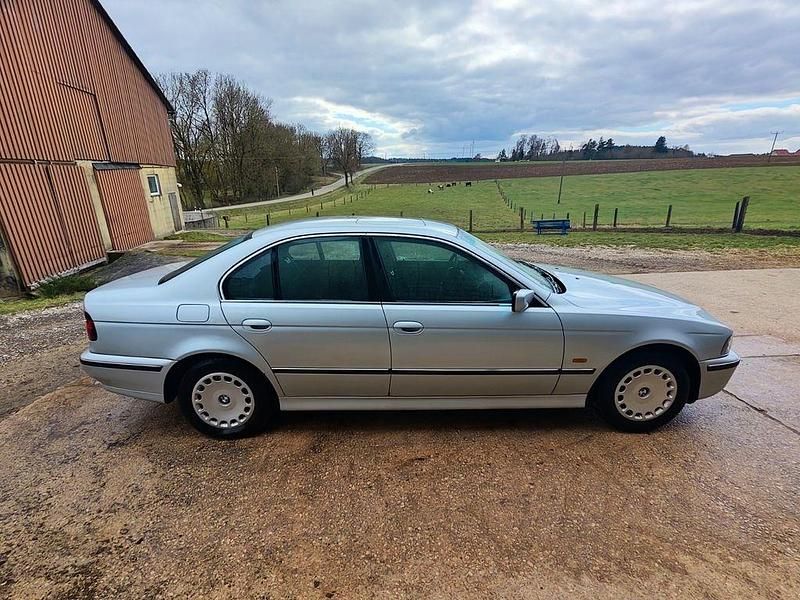 Gebraucht BMW 523 170 PS (125 kW) 1999 Silber Limousine