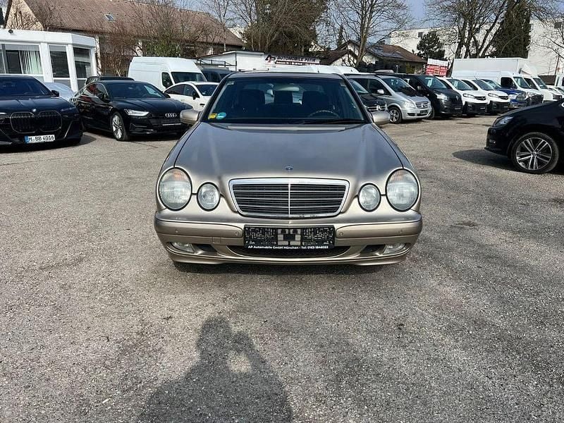 Gebraucht Mercedes E240 Elegance 170 PS (125 kW) 2000 Braun Limousine