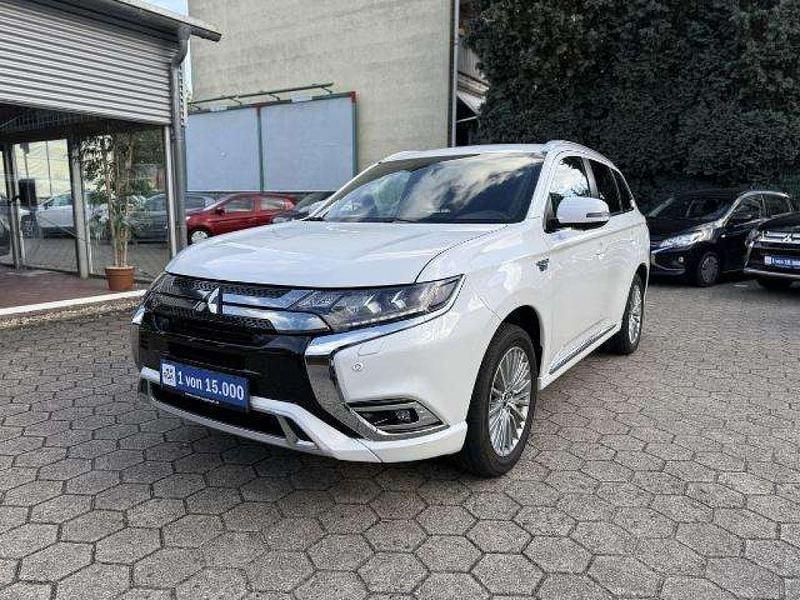 Perlmutt weiß Gebraucht 2021 Mitsubishi Outlander P-HEV Plus SUV | 20.990 € (Guter Preis) - Bild 1/4