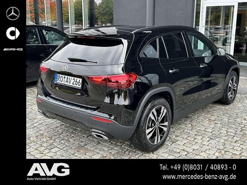 Gebraucht Mercedes GLA200 Progressive 163 PS (119 kW) 2025 Unilack nachtschwarz SUV
