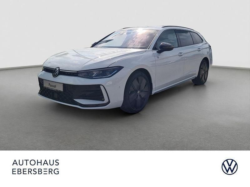 Weiß Neu 2025 VW Passat R-line Limousine | 61.820 € (Etwas zu teuer) - Bild 1/4
