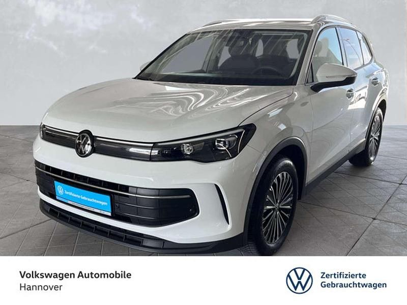 Pure white Gebraucht 2024 VW Tiguan Life SUV | 31.450 € (Fairer Preis) - Bild 1/3