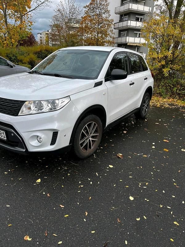 Weiß Gebraucht 2016 Suzuki Vitara Comfort SUV | 8.900 € (Superpreis) - Bild 1/4