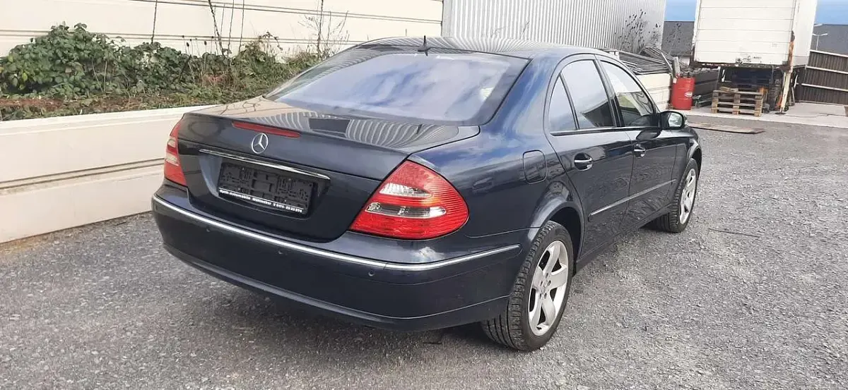 Gebraucht Mercedes E320 224 PS (164 kW) 2005 Smaragdschwarz  metalliclack Limousine