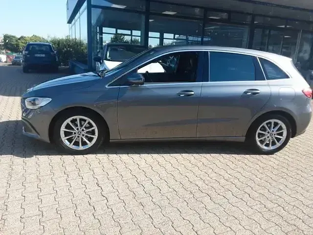 Gebraucht Mercedes B180 136 PS (100 kW) 2019 Grau Kleinwagen