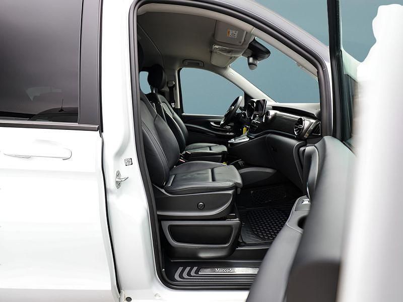 Gebraucht Mercedes V300 237 PS (174 kW) 2022 Weiß Van / Kleinbus