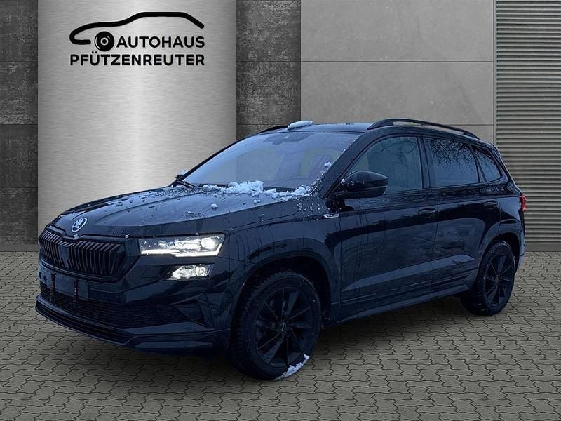 Schwarzmagic perleffekt Gebraucht 2024 Skoda Karoq SportLine SUV | 33.800 € (Guter Preis) - Bild 1/4