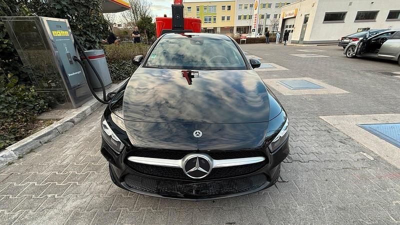 Schwarz Gebraucht 2018 Mercedes A200 Limousine | 21.500 € (Etwas zu teuer) - Bild 1/4