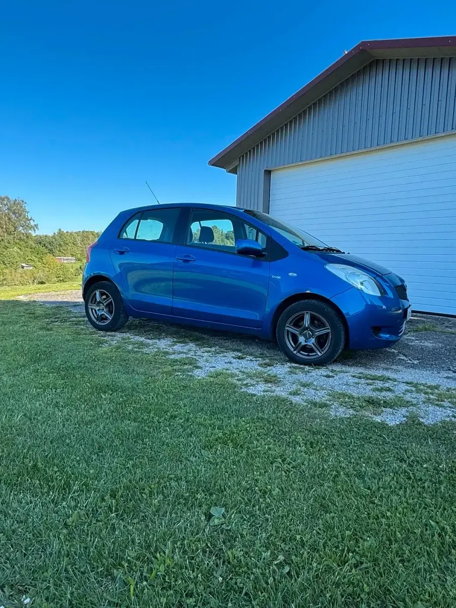 Gebraucht Toyota Yaris 90 PS (66 kW) 2006 Blau Kleinwagen