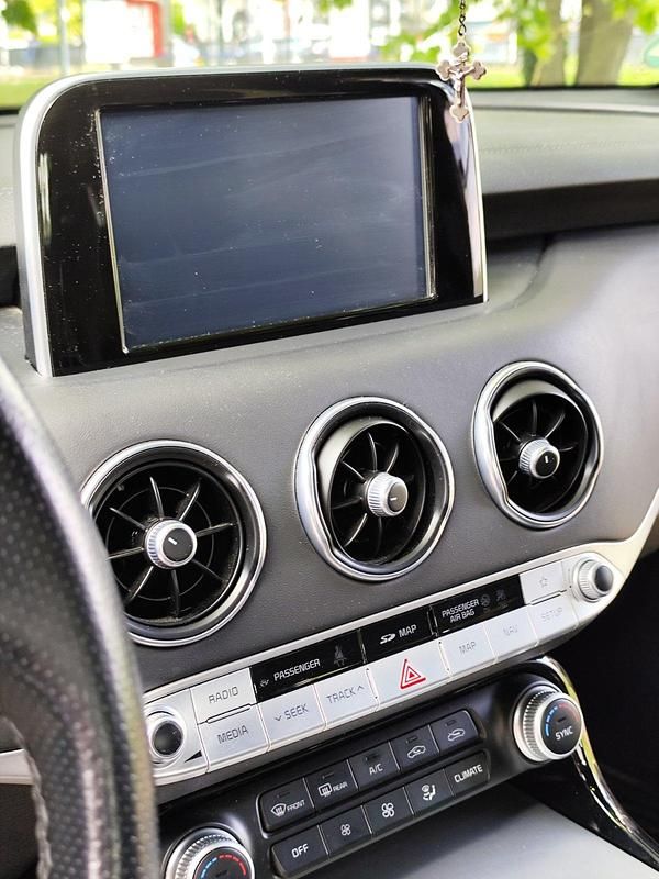 Gebraucht Kia Stinger Exclusive 200 PS (147 kW) 2018 Weiß Kleinwagen