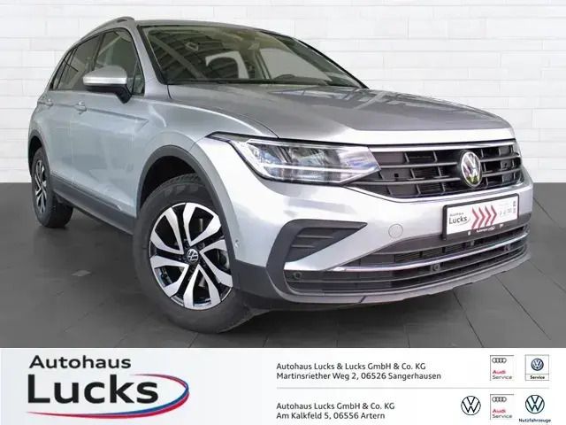Reflexsilber metallic (metallic) Gebraucht 2023 VW Tiguan Active SUV | 29.790 € (Fairer Preis) - Bild 1/4