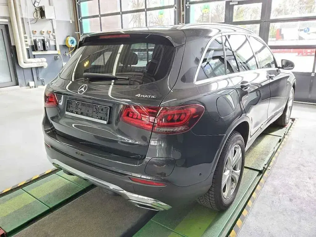 Gebraucht Mercedes GLC300de 194 PS (142 kW) 2021 Grau SUV