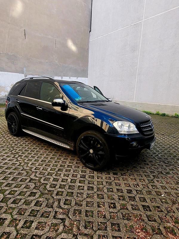 Schwarz Gebraucht 2008 Mercedes ML420 SUV | 6.200 € - Bild 1/4