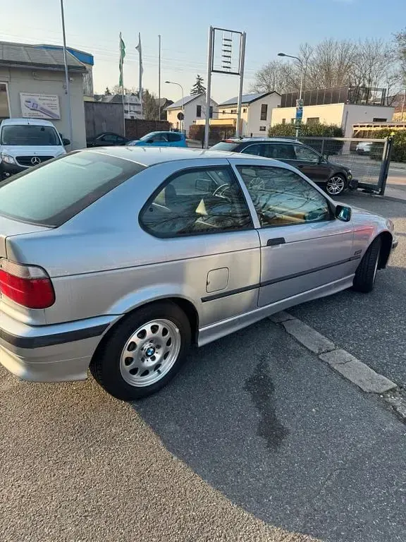 Gebraucht BMW 316 105 PS (77 kW) 1998 Silber Limousine