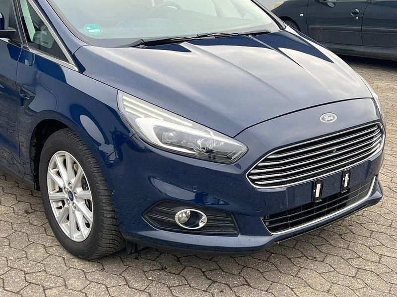 Gebraucht Ford S-MAX Titanium 179 PS (131 kW) 2017 Blau Van / Kleinbus