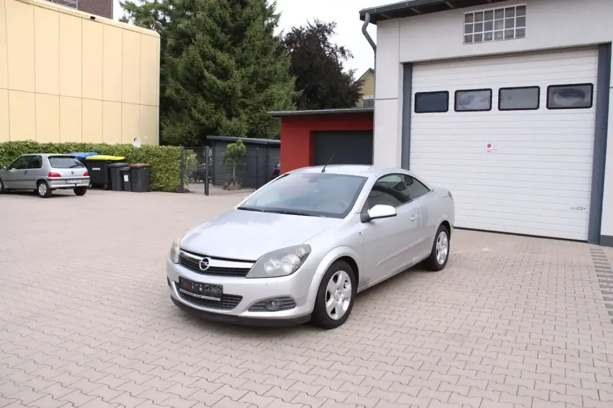 Gebraucht Opel Astra Edition 140 PS (102 kW) 2007 Starsilber iii m2 Cabrio