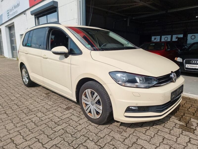 Beige Gebraucht 2017 VW Touran Van / Kleinbus | 7.995 € (Guter Preis) - Bild 1/4