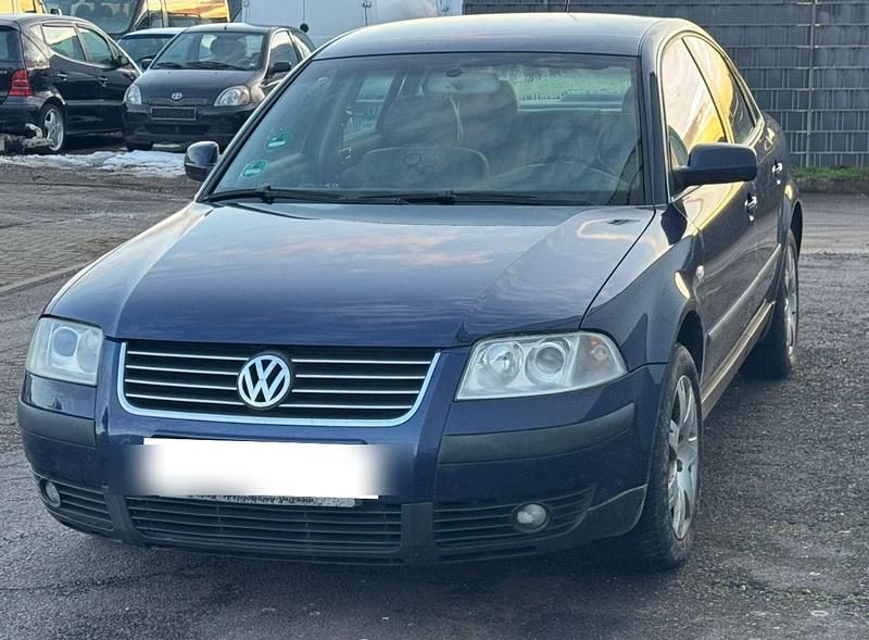 Blau Gebraucht 2002 VW Passat Limousine | 1.300 € (Fairer Preis) - Bild 1/4