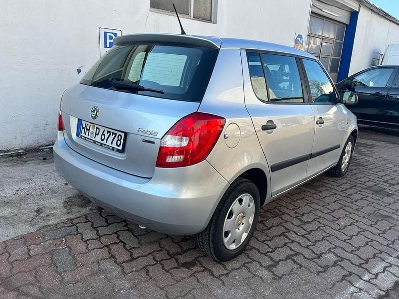 Gebraucht Skoda Fabia 69 PS (50 kW) 2011 Silber Limousine