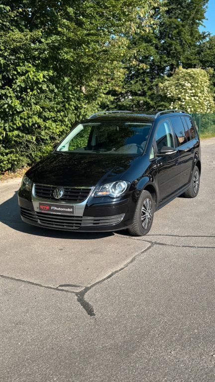 Schwarz Gebraucht 2009 VW Touran Freestyle Van / Kleinbus | 1.390 € (Superpreis) - Bild 1/4
