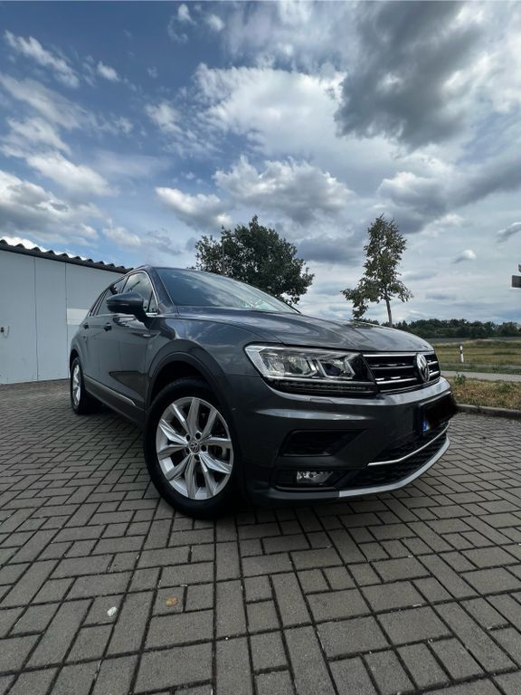 Grau Gebraucht 2020 VW Tiguan Highline SUV | 28.500 € (Superpreis) - Bild 1/4