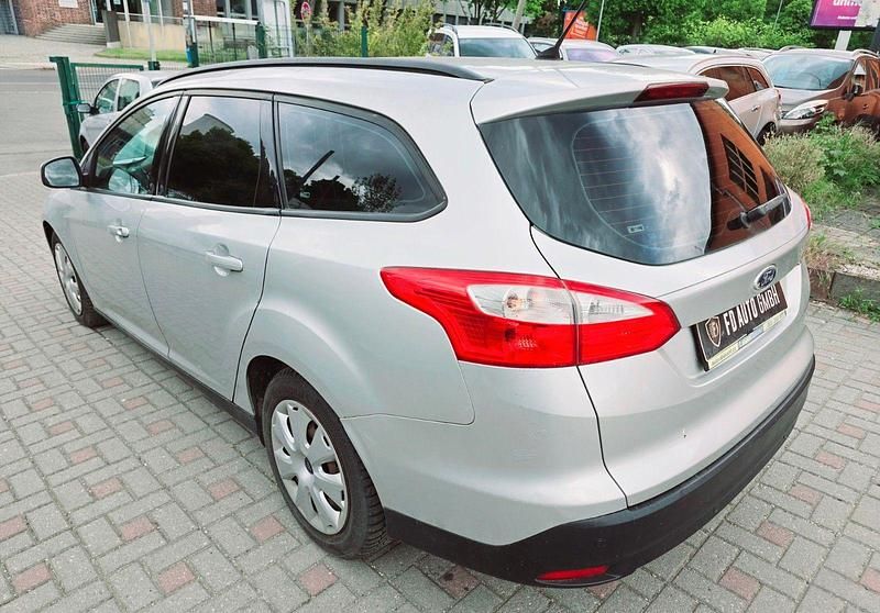 Gebraucht Ford Focus Trend 116 PS (85 kW) 2012 Silber Kombi