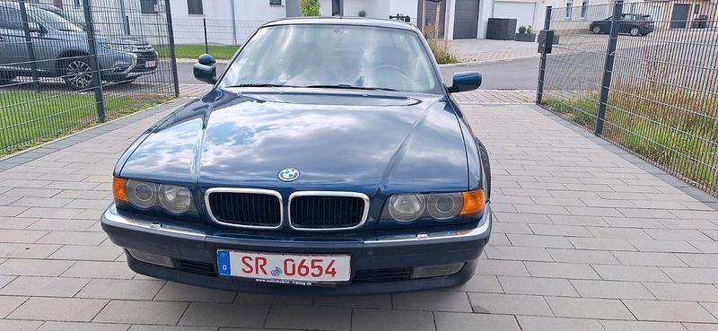Blau Gebraucht 2001 BMW 740L Limousine | 13.600 € - Bild 1/4
