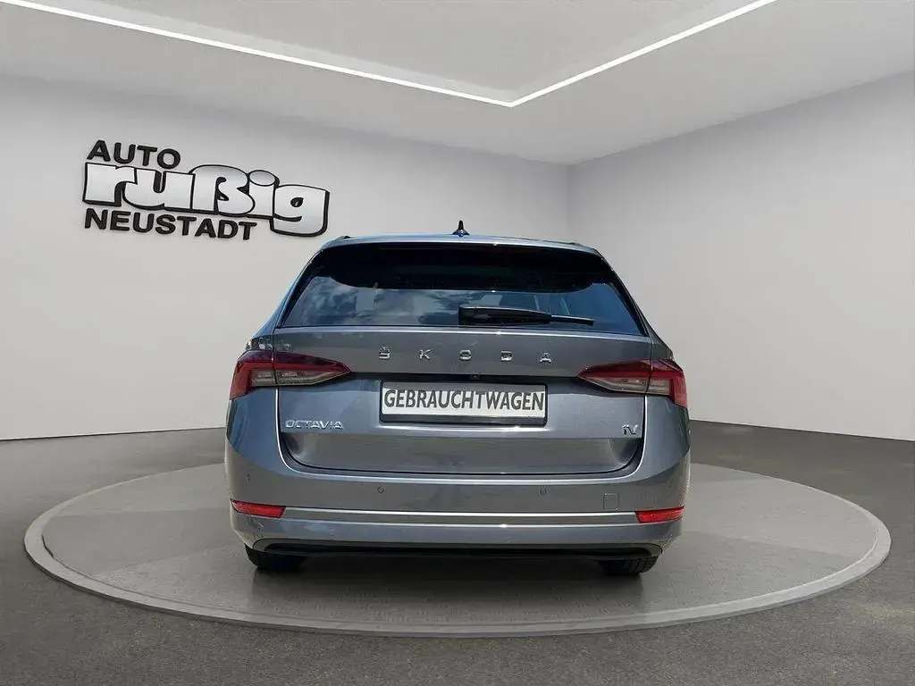 Gebraucht Skoda Octavia Clever 150 PS (110 kW) 2022 Grau Kombi