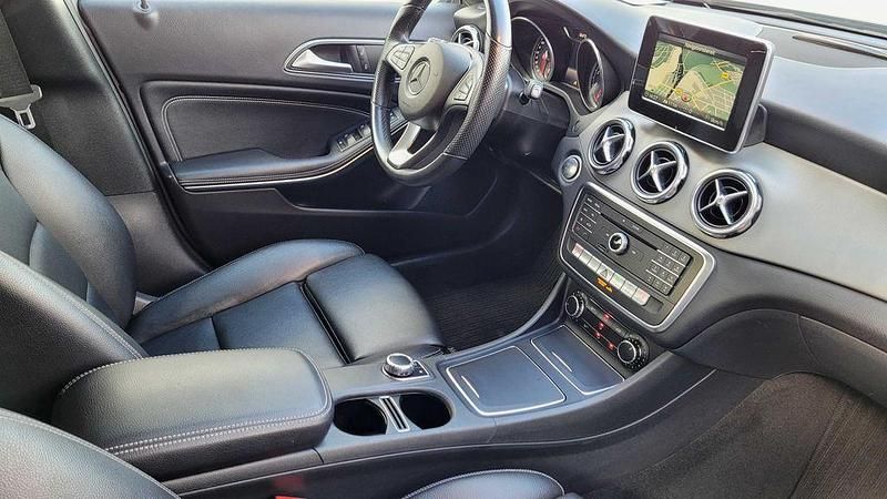 Gebraucht Mercedes GLA180 Urban 122 PS (89 kW) 2019 Mountain grey SUV