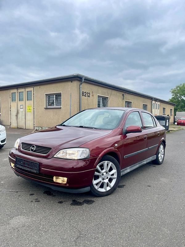 Rot Gebraucht 2002 Opel Astra Limousine | 2.200 € (Fairer Preis) - Bild 1/4