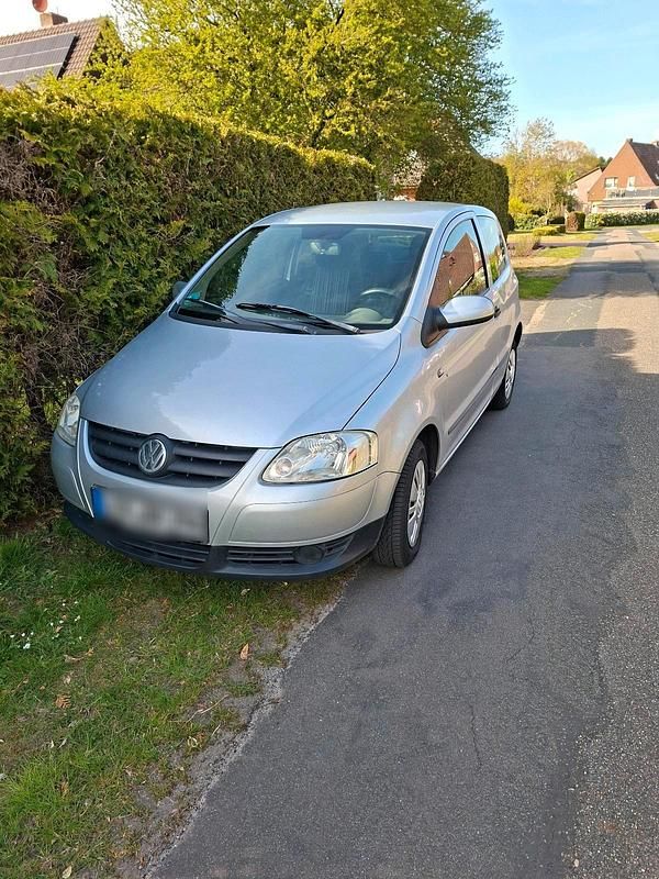 Second-hand VW Fox 75 CP (55 kW) 2004 Argintiu Hatchback